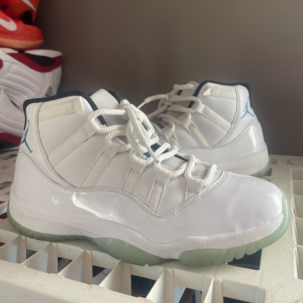 Jordan 11 Legend Blue size 7.5